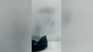 Colmek in the bathroom until it squirts