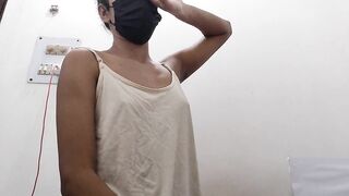 Horny Filipina quickly masturbates in her room