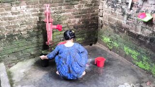 I grabbed my aunty while she was taking bath and started fucking her