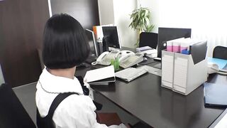 Mahiro Ichiki, a reclusive novelist with no boyfriend, seducing men with her slender, beautiful legs 4