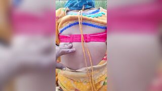 desi bhabhi urineing time video shoot in the field - 11 image