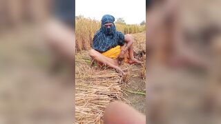 desi bhabhi urineing time video shoot in the field - 6 image