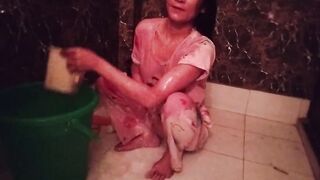 Teen age girl ka bathroom MMS viral video