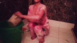 Teen age girl ka bathroom MMS viral video
