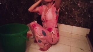 Teen age girl ka bathroom MMS viral video