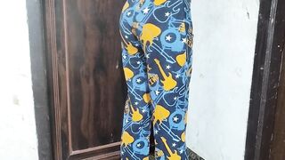 Jawan ke samne kapda khol ke khada ho gyi