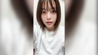 It's exciting to watch an ordinary amateur female college student touching her pussy and masturbating after a bath.