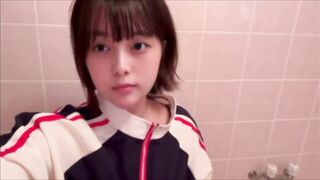 I just love masturbating. I love being watched by everyone!