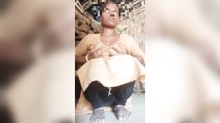 Desi bhabhi put bamboo in chute, remove water from chute.