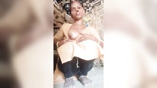 Desi bhabhi put bamboo in chute, remove water from chute.