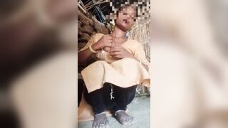 Desi bhabhi put bamboo in chute, remove water from chute.