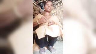 Desi bhabhi put bamboo in chute, remove water from chute.