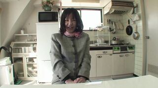 Makiko Nakane enjoys some steamy solo fun with a lucky guy - 3 image