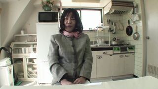 Makiko Nakane enjoys some steamy solo fun with a lucky guy - 5 image