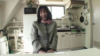 Makiko Nakane enjoys some steamy solo fun with a lucky guy - 7 image