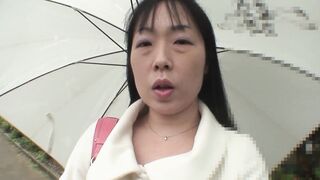 Fumiko Manaka, the hot Asian MILF, fucks herself silly in a stranger's house - 4 image