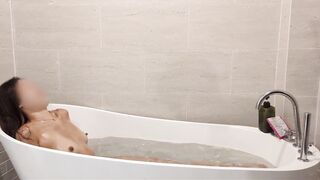 Stepdaughter can't resist getting a hot bath with her stepdad - 2 image