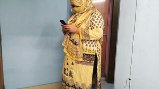 35 Year Old (Ayesha Bhabhi) bakaya paisa lene aye the, paise ke badle padose se kiya Choda Chudi, Hindi Audio - Pakistan - 1 image